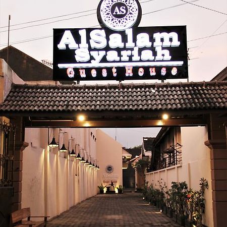 Surakarta  Alsalam Syariah Guesthouse מראה חיצוני תמונה