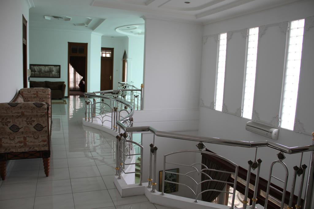 Surakarta  Alsalam Syariah Guesthouse מראה חיצוני תמונה