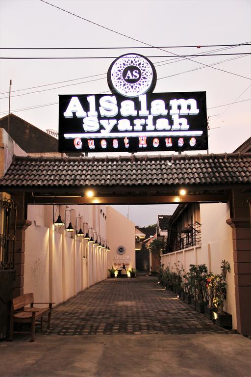 Surakarta  Alsalam Syariah Guesthouse מראה חיצוני תמונה