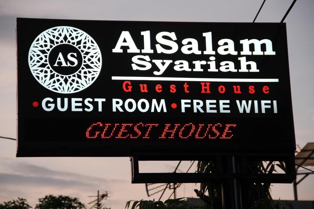 Surakarta  Alsalam Syariah Guesthouse מראה חיצוני תמונה